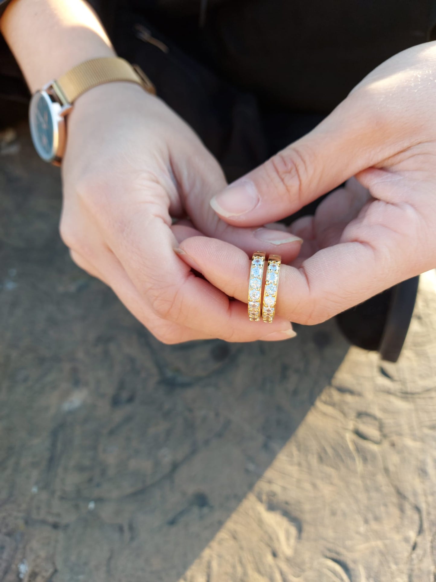 CORA - Add a Touch of Glamour to Your Look with Our Chic Medium Big Hoop Earrings